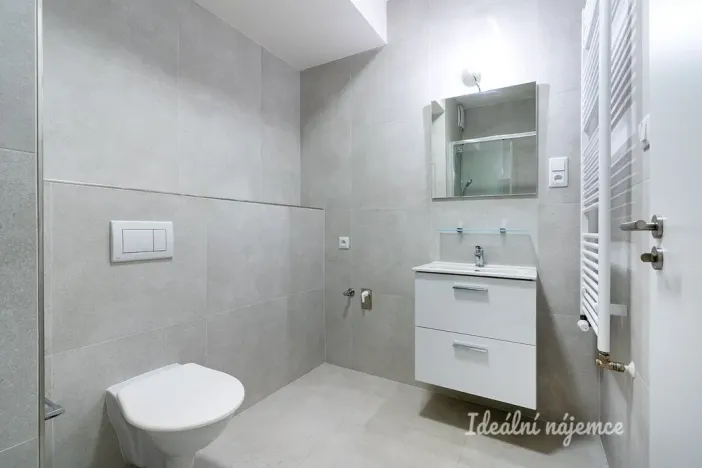Pronájem bytu 1+kk, Praha - Vysočany, Poděbradská, 33 m2