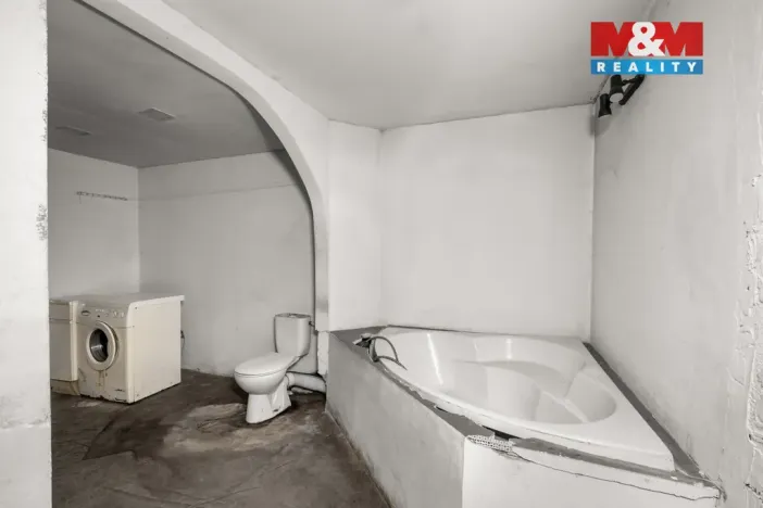 Prodej rodinného domu, Rynholec, nám. 1. máje, 363 m2