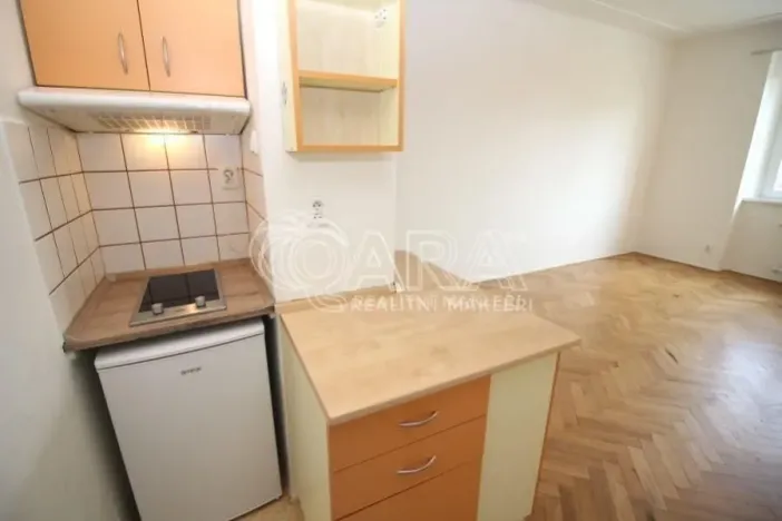Pronájem bytu 1+kk, Praha - Vršovice, 28. pluku, 30 m2