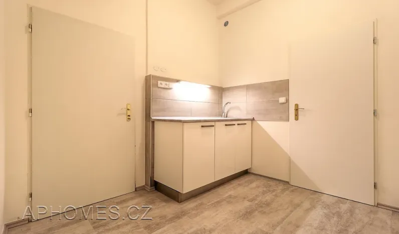 Pronájem kanceláře, Praha - Bubeneč, Terronská, 34 m2