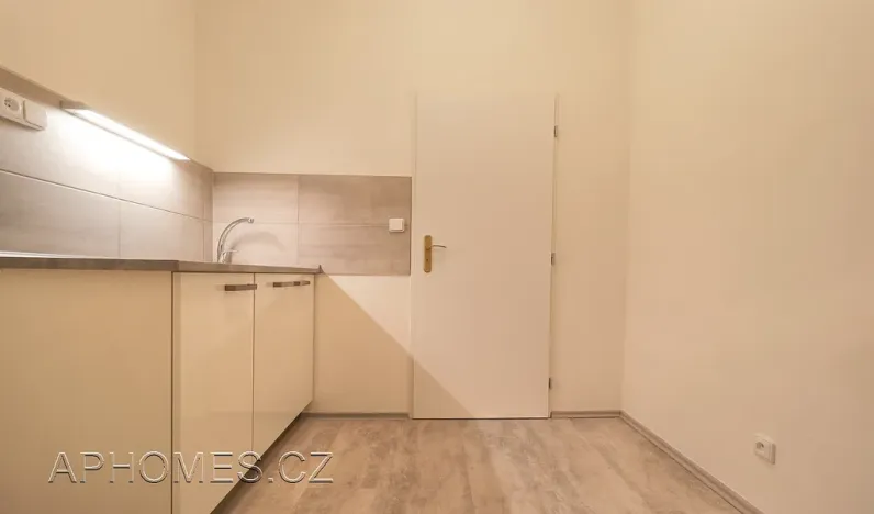Pronájem kanceláře, Praha - Bubeneč, Terronská, 34 m2