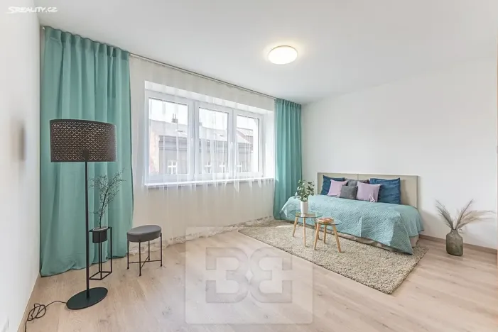 Pronájem bytu 1+kk, Hradec Králové, Pražská třída, 25 m2