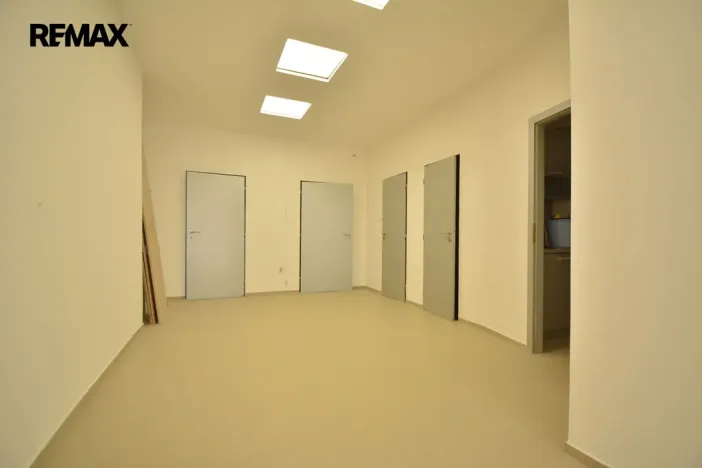 Pronájem obchodního prostoru, Hradec Králové - Pražské Předměstí, S. K. Neumanna, 58 m2