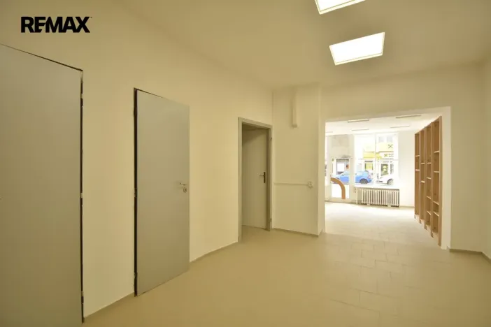 Pronájem obchodního prostoru, Hradec Králové - Pražské Předměstí, S. K. Neumanna, 58 m2