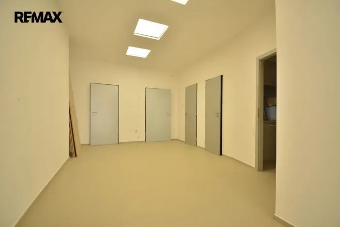 Pronájem obchodního prostoru, Hradec Králové - Pražské Předměstí, S. K. Neumanna, 58 m2