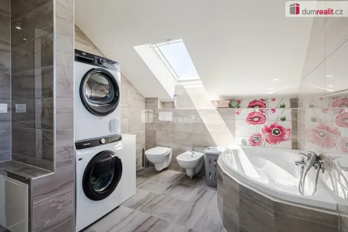 Prodej rodinného domu, Jenišov - Pod Rohem, Zalomená, 135 m2