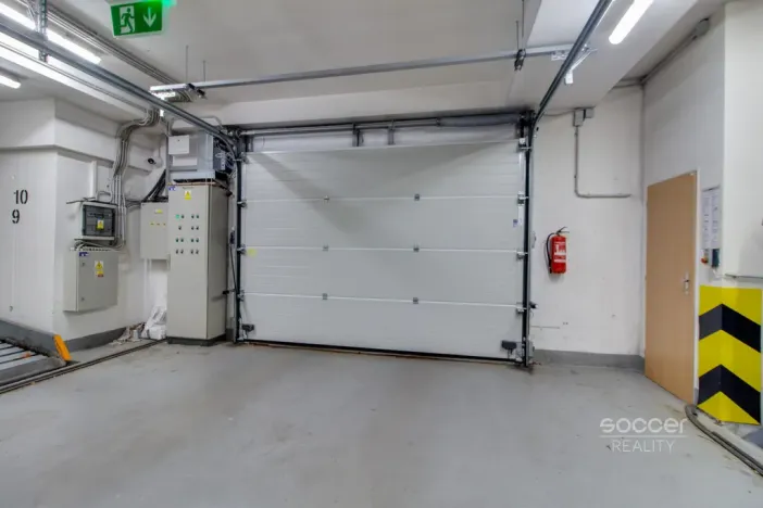 Pronájem garážového stání, Praha - Kbely, Herlíkovická, 12 m2