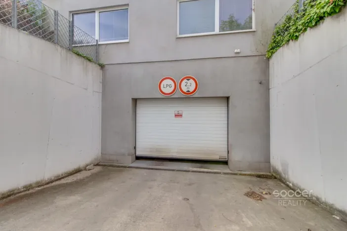 Pronájem garážového stání, Praha - Kbely, Herlíkovická, 12 m2