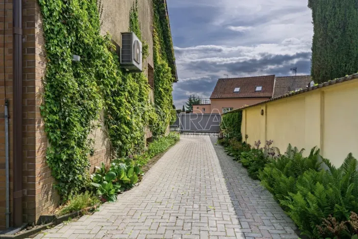 Prodej rodinného domu, Týnec nad Labem - Vinařice, 384 m2
