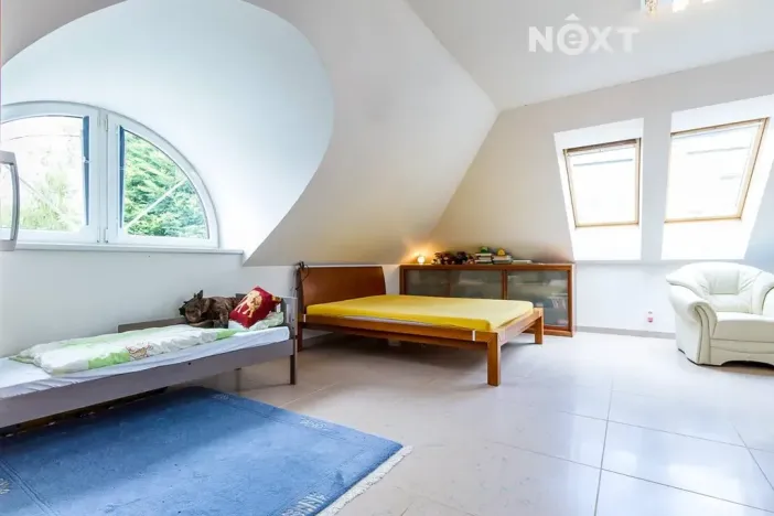 Prodej vícegeneračního domu, Praha - Uhříněves, Merkurova, 420 m2