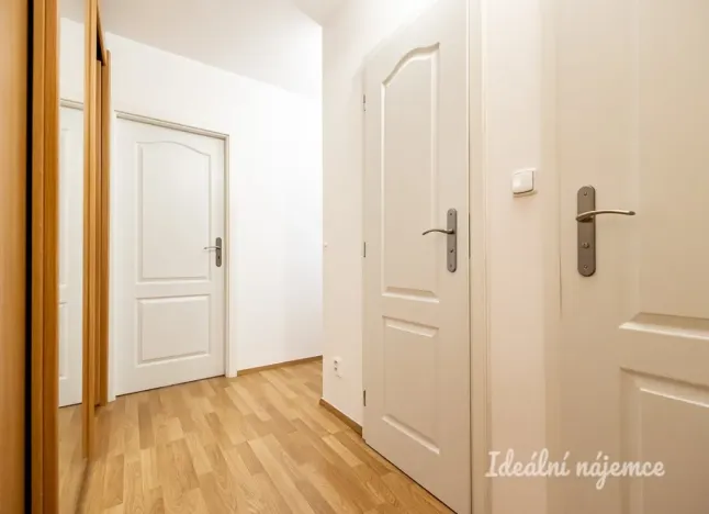 Pronájem bytu 2+kk, Praha - Krč, Točitá, 39 m2