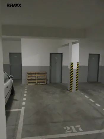 Pronájem garážového stání, Praha - Suchdol, Internacionální, 15 m2