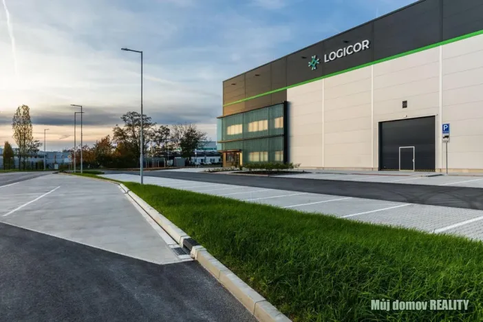 Pronájem výrobních prostor, Praha - Hostivař, K pérovně, 10200 m2