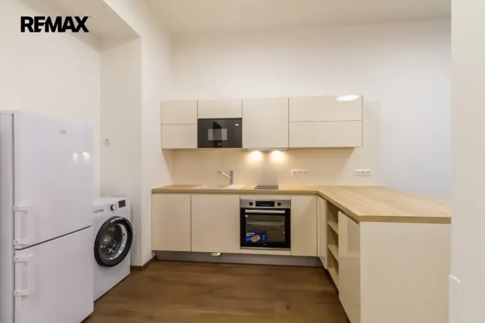 Pronájem bytu 1+kk, Praha - Žižkov, Cimburkova, 30 m2