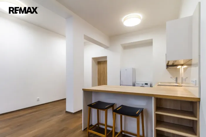 Pronájem bytu 1+kk, Praha - Žižkov, Cimburkova, 30 m2