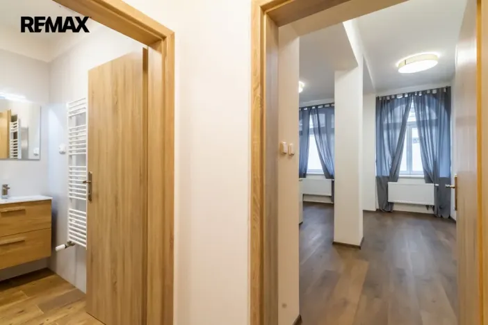 Pronájem bytu 1+kk, Praha - Žižkov, Cimburkova, 30 m2