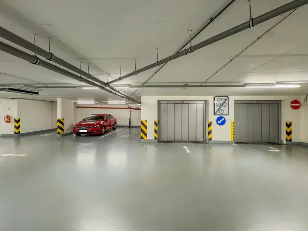 Pronájem garážového stání, Praha - Vinohrady, Rubešova, 15 m2