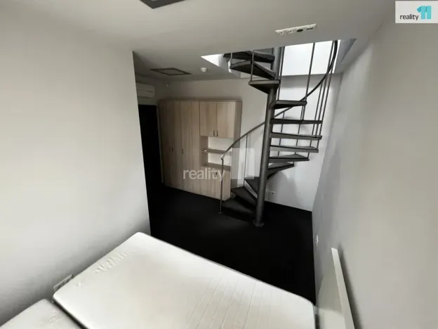 Pronájem kanceláře, Karlovy Vary - Dvory, Chebská, 61 m2