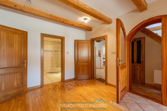 Prodej vícegeneračního domu, Jevišovice, 350 m2