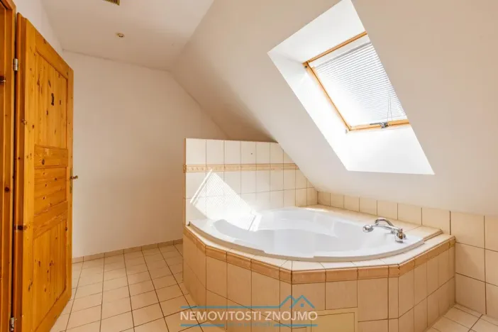 Prodej vícegeneračního domu, Jevišovice, 350 m2