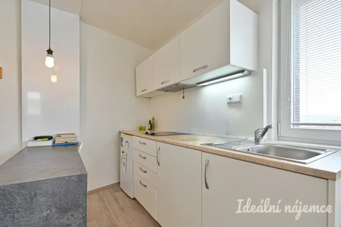 Pronájem bytu 1+kk, Brno - Žebětín, Hostislavova, 22 m2
