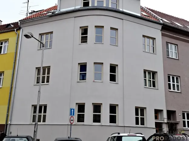 Pronájem bytu 1+kk, Znojmo, nám. Kpt. Otm. Chlupa, 35 m2