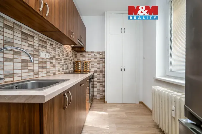 Prodej bytu 2+1, Pardubice - Zelené Předměstí, Benešovo náměstí, 53 m2