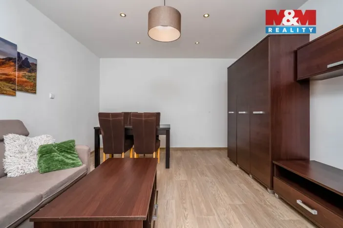 Prodej bytu 2+1, Pardubice - Zelené Předměstí, Benešovo náměstí, 53 m2