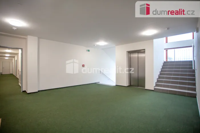 Pronájem bytu 2+kk, Sezimovo Ústí, náměstí Tomáše Bati, 52 m2
