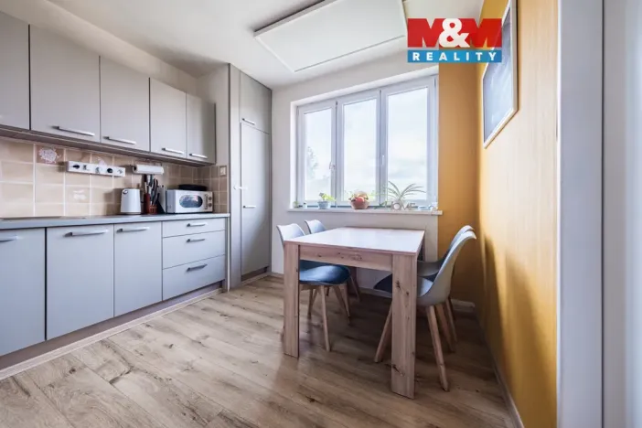 Prodej bytu 4+1, Větrušice, Jižní, 74 m2