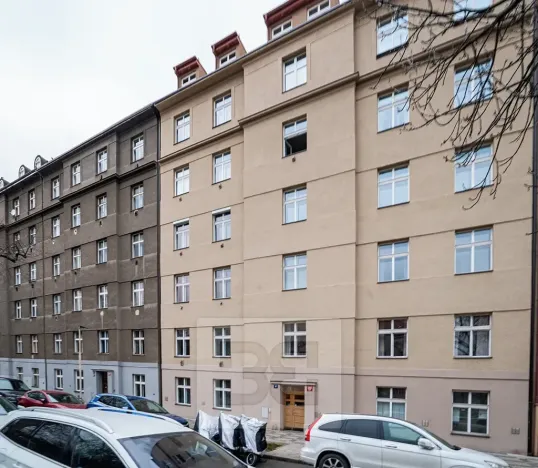 Pronájem bytu 1+kk, Praha - Vinohrady, Na Folimance, 28 m2