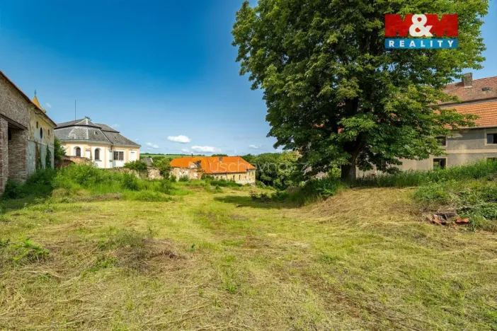 Prodej komerčního pozemku, Zvoleněves, 18500 m2