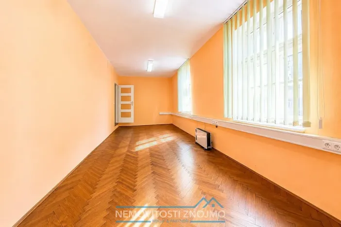 Pronájem kanceláře, Znojmo, Horní náměstí, 96 m2