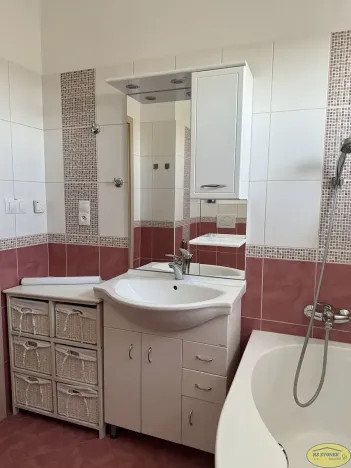 Pronájem bytu 2+kk, Kroměříž, Nitranská, 57 m2