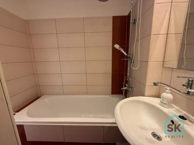 Pronájem bytu 2+1, Krnov - Pod Bezručovým vrchem, nám. Hrdinů, 60 m2
