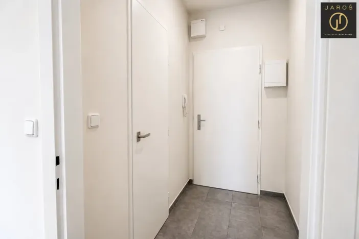 Pronájem bytu 1+kk, Praha - Košíře, Vrchlického, 26 m2