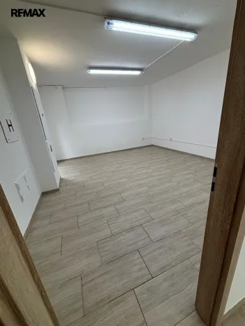 Pronájem obchodního prostoru, Třebíč - Nové Dvory, Kpt. Jaroše, 62 m2