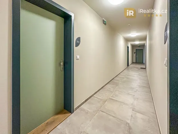 Pronájem bytu 2+kk, Praha - Černý Most, Arnošta Valenty, 35 m2