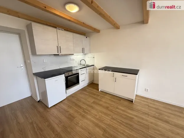 Pronájem bytu 1+kk, Praha - Smíchov, Na Valentince, 38 m2