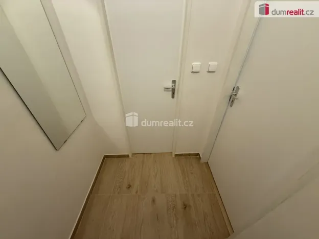 Pronájem bytu 1+kk, Praha - Smíchov, Na Valentince, 38 m2
