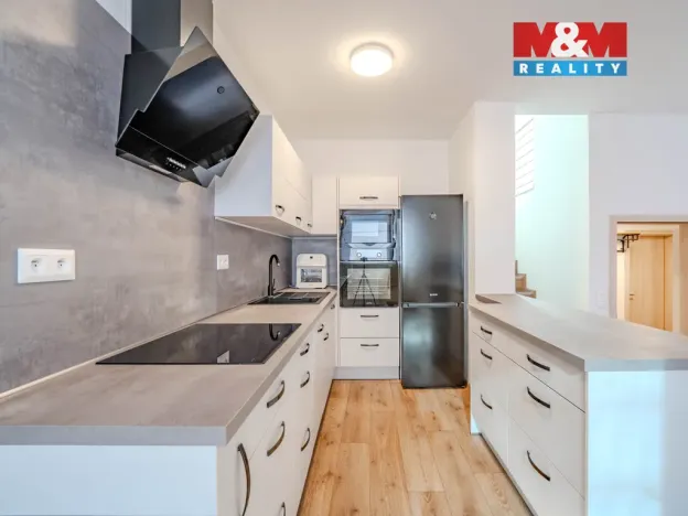 Pronájem bytu 2+kk, Benešov, Husovo náměstí, 78 m2