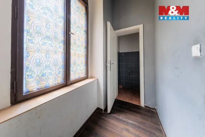 Pronájem obchodního prostoru, Karlovy Vary, Jaltská, 38 m2