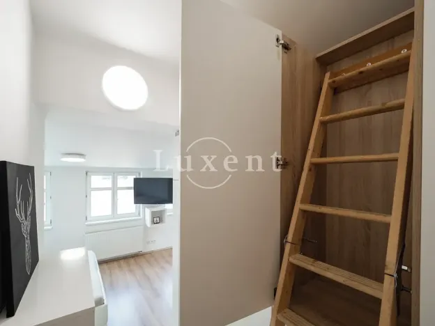 Pronájem bytu 1+kk, Praha - Smíchov, Duškova, 37 m2