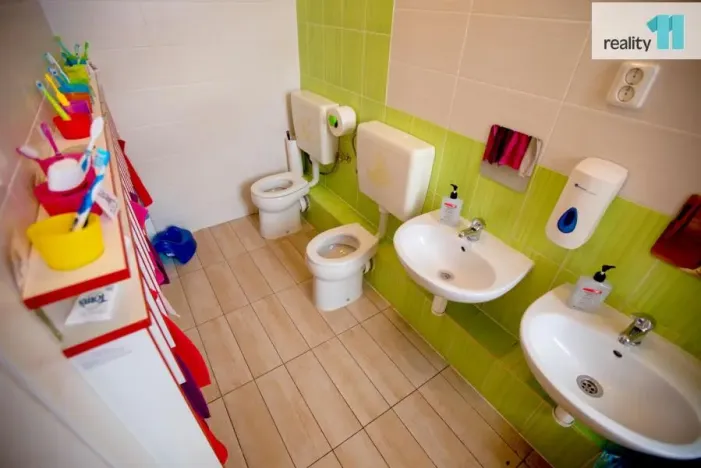 Pronájem komerční nemovitosti, Hradec Králové, Srdínkova, 205 m2