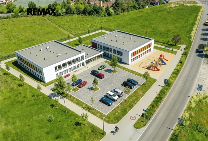 Prodej komerčního pozemku, Hovorčovice, 5254 m2