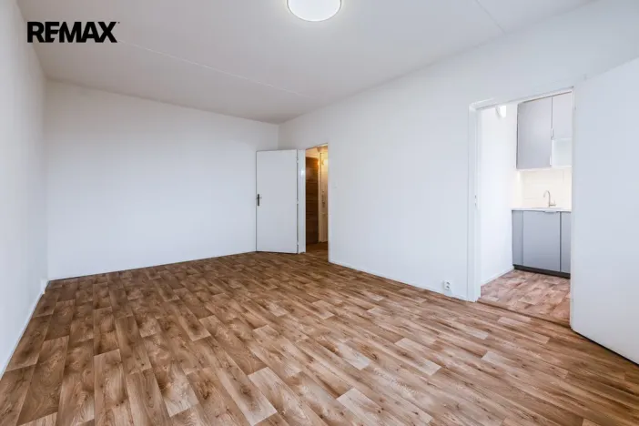 Pronájem bytu 1+kk, Praha - Troja, Sosnovecká, 29 m2