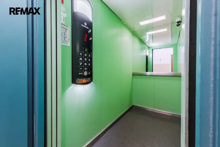 Pronájem bytu 1+kk, Praha - Troja, Sosnovecká, 29 m2
