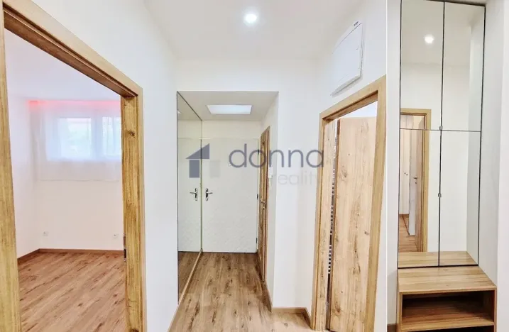 Pronájem bytu 2+kk, Praha, Humpolecká, 43 m2