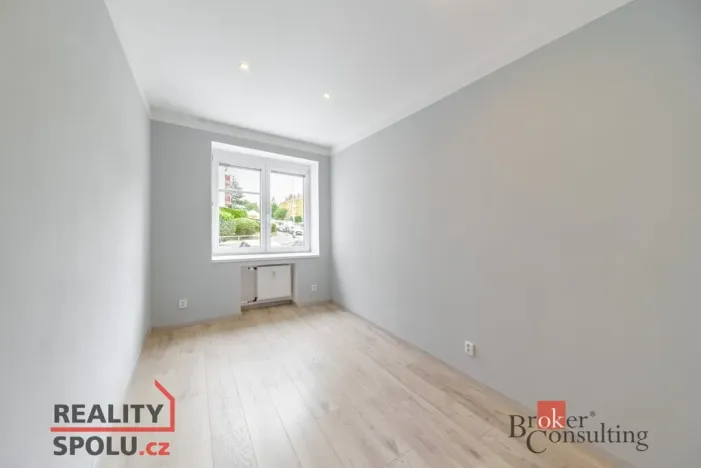 Pronájem bytu 2+kk, Praha - Podolí, Dvorecké náměstí, 40 m2