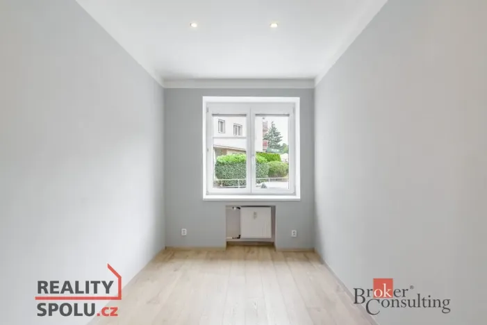 Pronájem bytu 2+kk, Praha - Podolí, Dvorecké náměstí, 40 m2